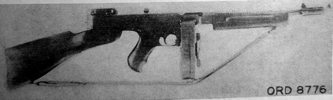 Рис. 1. Общий вид (справа) пистолет-пулемета Томпсона