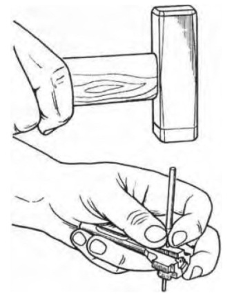 Рисунок 38 — Выталкивание штифта при отделении ударника и выбрасывателя от затвора (АК-12)
