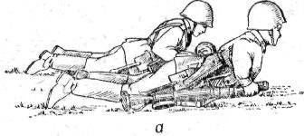 Рис. 60. Положение гранатометчика и помощника гранатометчика при вставании: